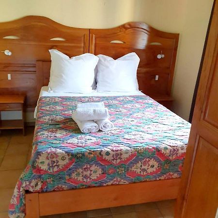 Appartement Moderne A Pointe Noire 36 M² Piscine & Jacuzzi Buitenkant foto
